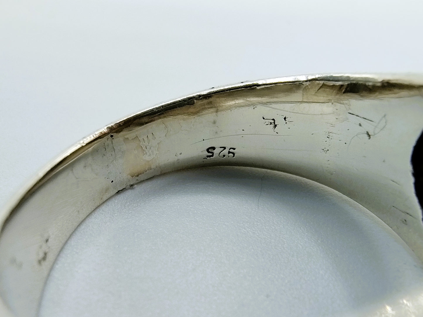 Zilveren ring met uil en hematiet, 18 mm