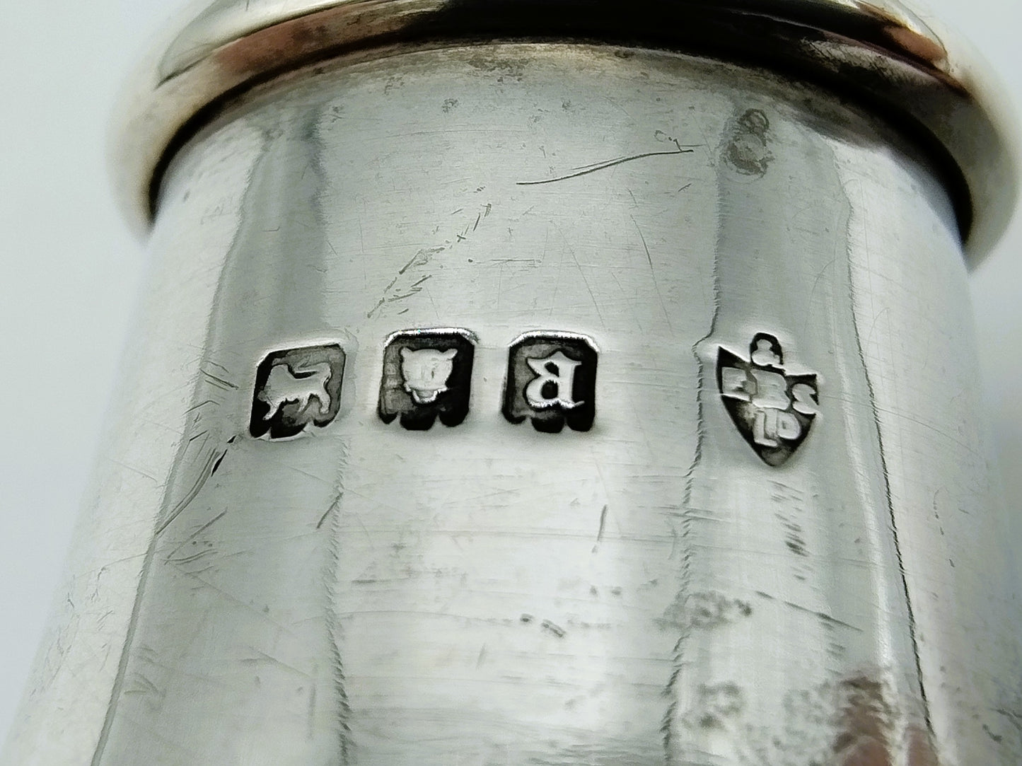 Silberner Streuer, E. Barnard & Sons Ltd, London, 1916