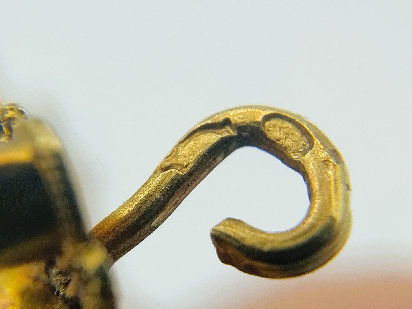 Gouden broche, klederdracht, 19e eeuws