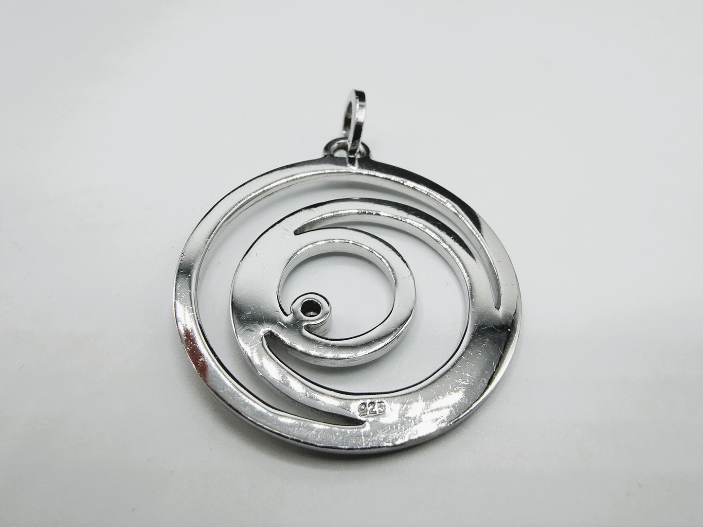 Silver design pendant with zirconia
