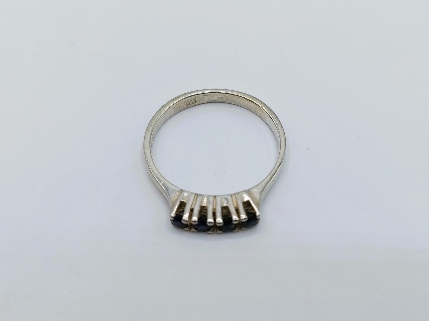 Silver sliding ring with sapphire, 17 mm
