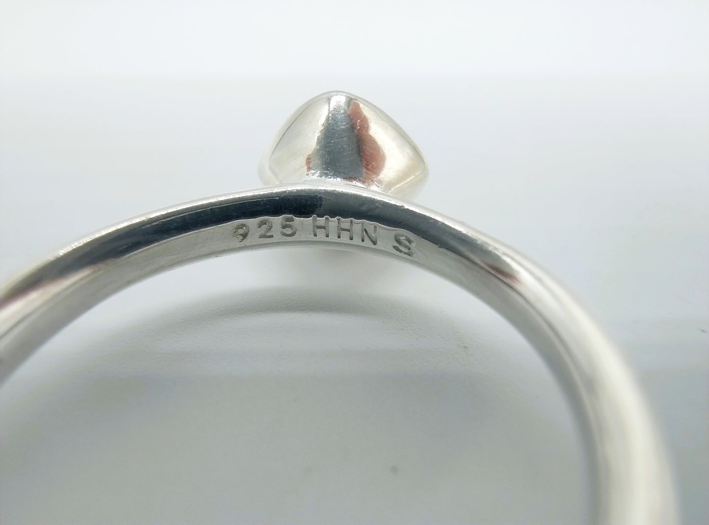 Zilveren ring met groene steen, 17 mm