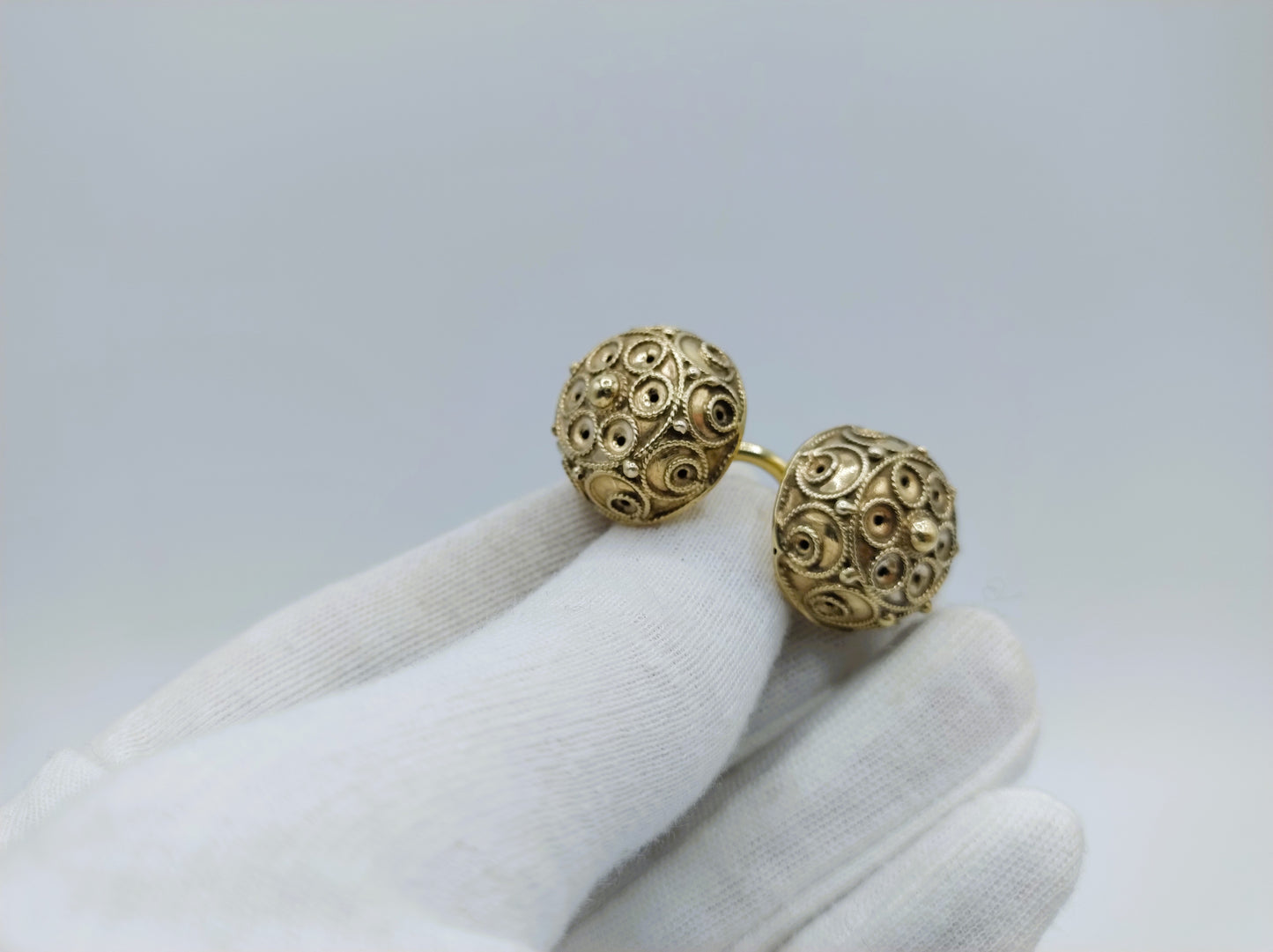 Goudvergulde zilveren keelknopen, Staphorst, ca. 1900