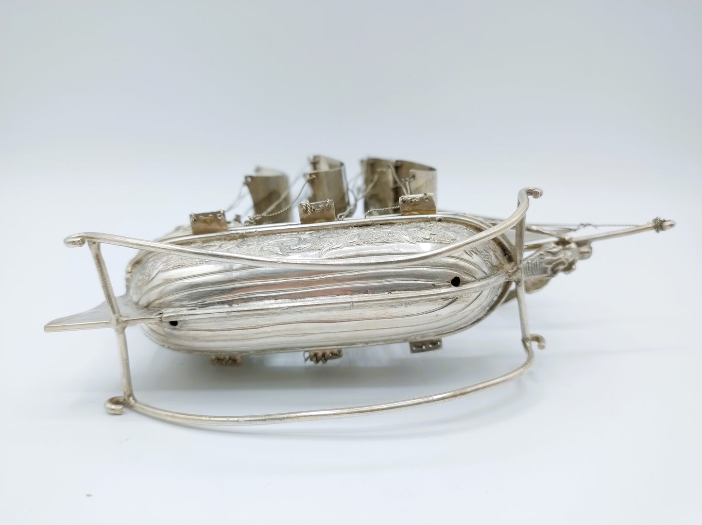 Zeer grote zilveren miniatuur, driemaster, J. Verhoogt, Hoorn, 1904