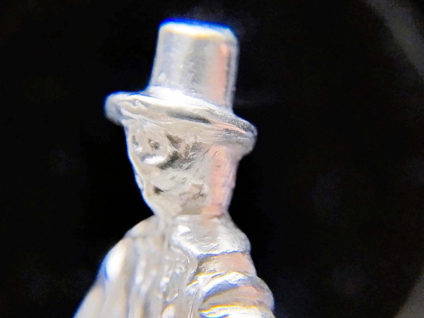 Zilveren miniatuur, man met kruiwagen, 17e eeuws