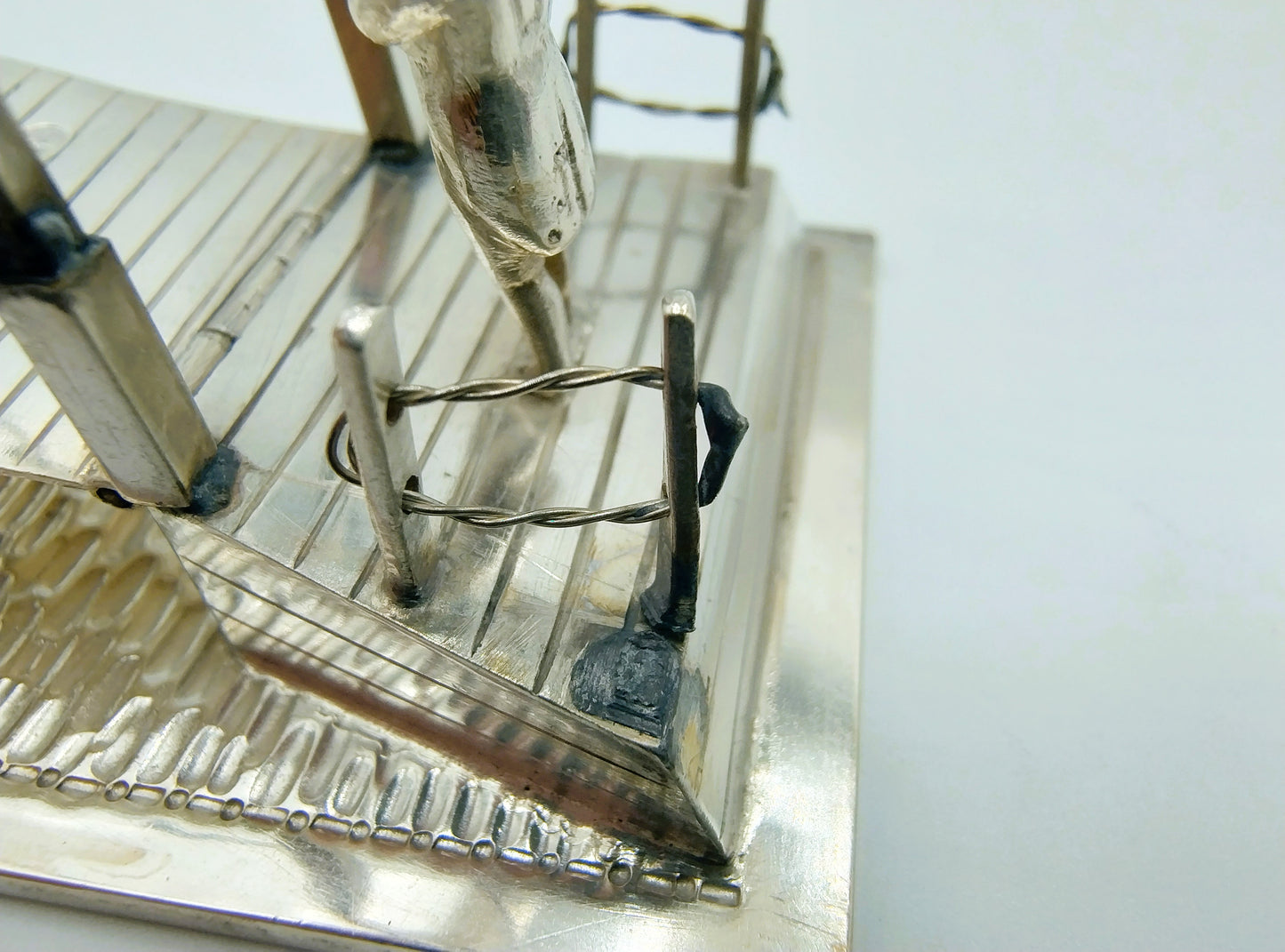 Zilveren miniatuur ophaalbrug met twee figuren, Schoonhoven, 1905