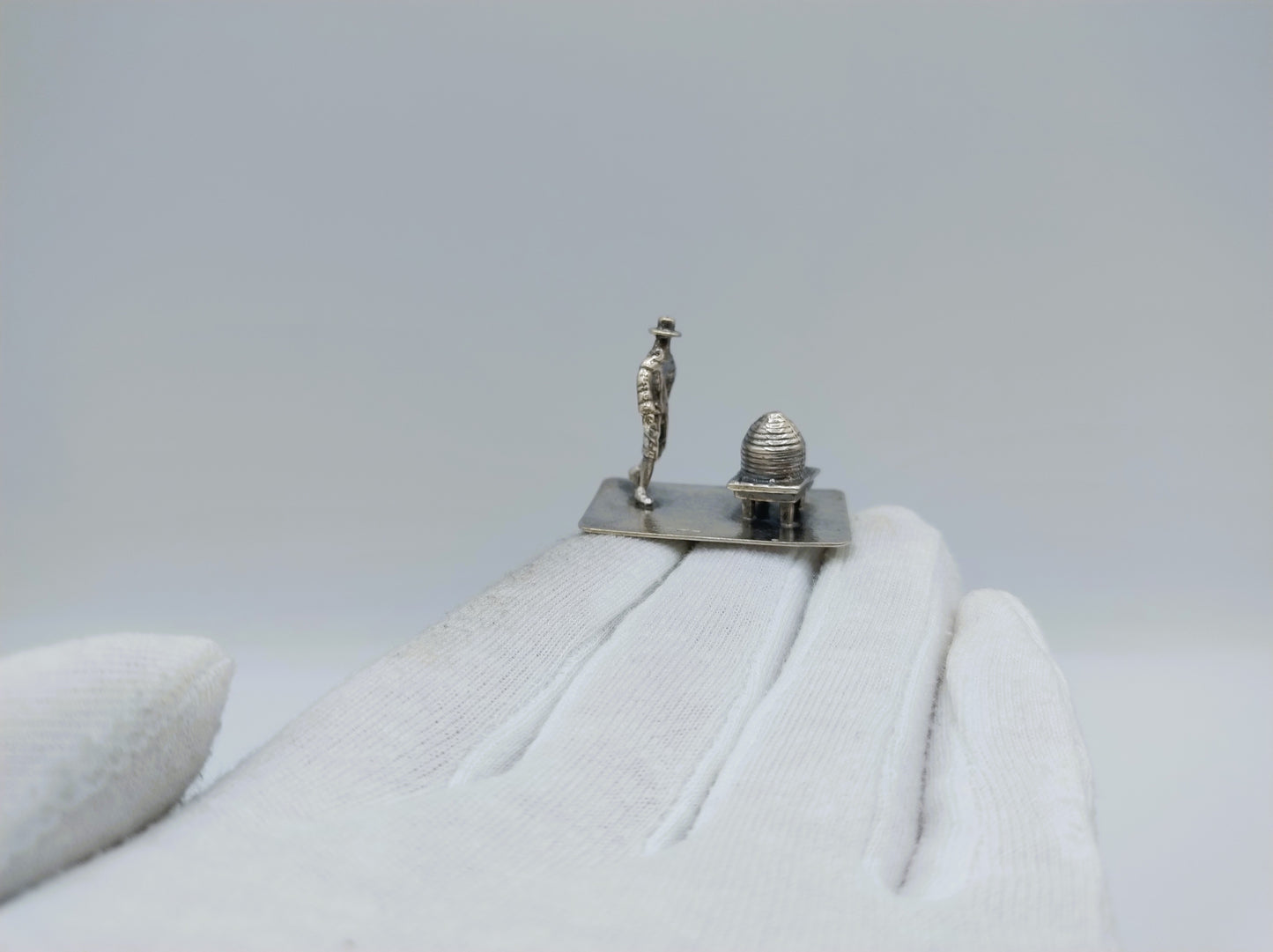 Zilveren miniatuur imker, Trykonia B.V. Oosthuizen, ca. 1980