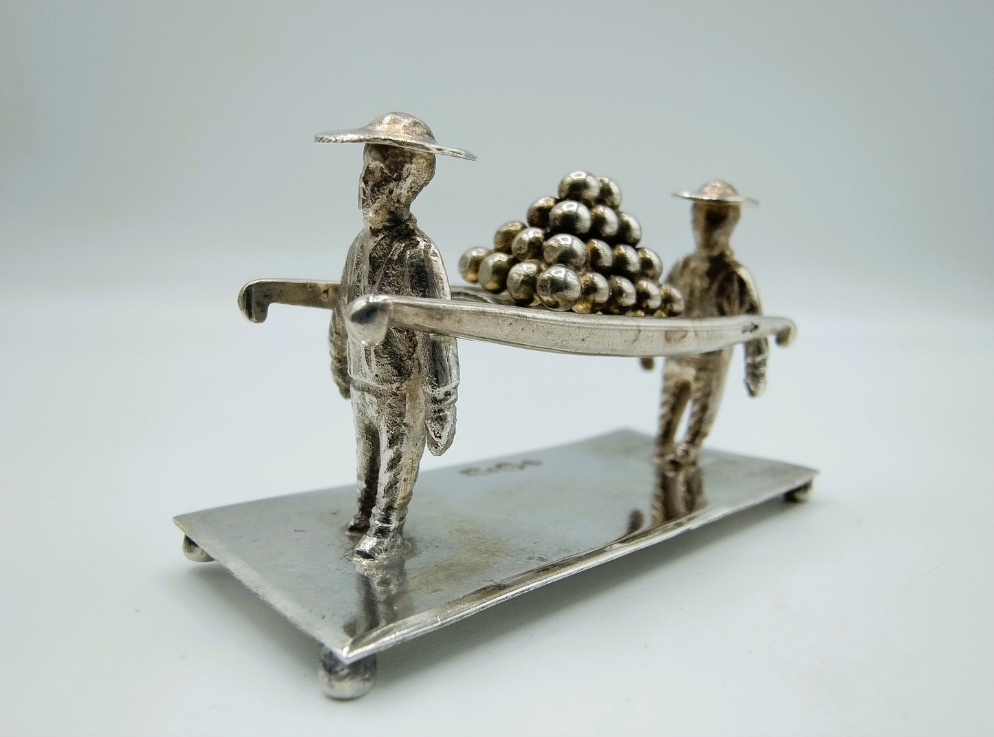 Zilveren miniatuur kaasdragers, J. Mes, Hoorn, 1916