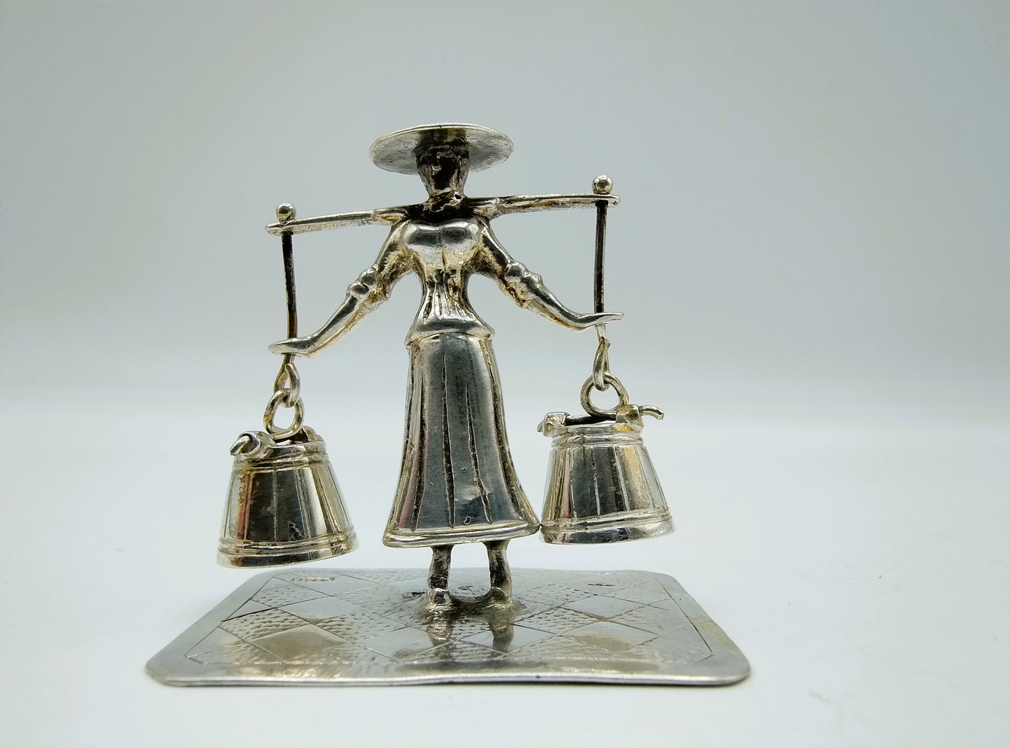 Zilveren miniatuur waterdraagster, J.S. Zwanenburg & Zn, Sneek, ca. 1890