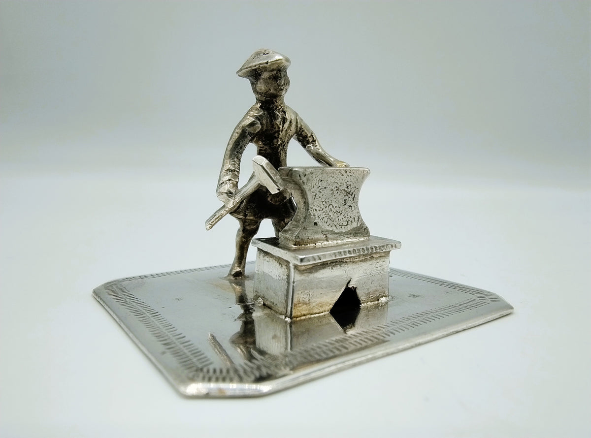 Zilveren miniatuur smid, J. Postmus, Hoorn, 1906