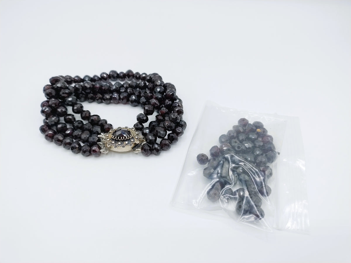 Granaten armband met zilveren slot, 21 cm