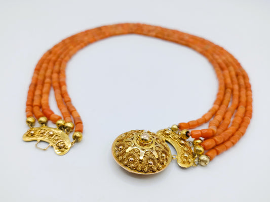 Bloedkoraal in antieke klederdrachtsieraden: traditie, symboliek en vakmanschap