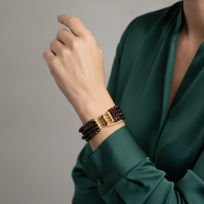 Granaten armband met 3-delig gouden slot, 20 cm.