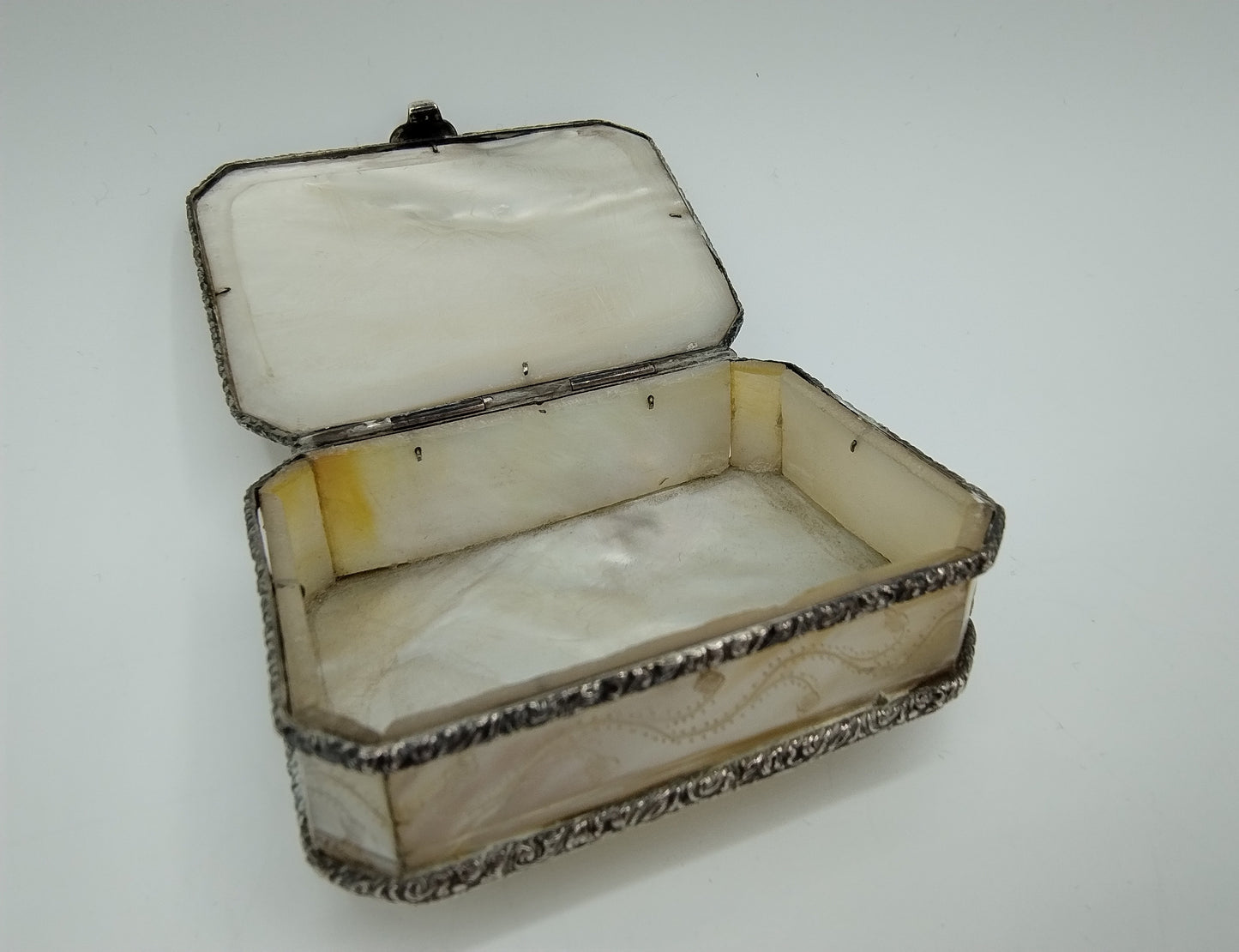 Silver mother-of-pearl box, O. Joling / Midwolda, 19th century