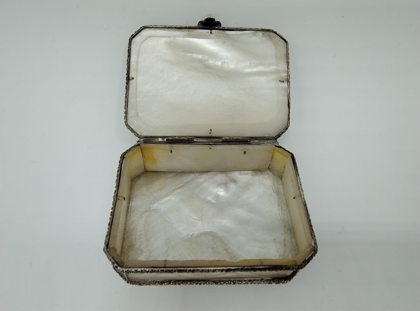 Silver mother-of-pearl box, O. Joling / Midwolda, 19th century