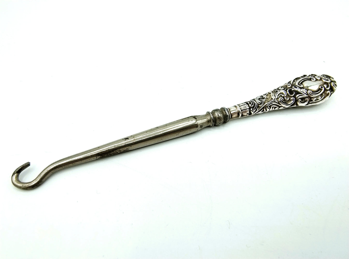 Lace hook with silver handle, Crisford &amp; Norris / Birmingham, 20th century