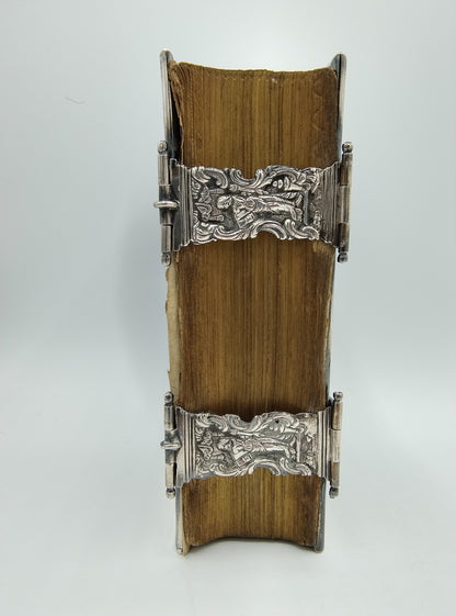 Bible with silver locks and fittings, L. Wijnants / Sappemeer, 18th century