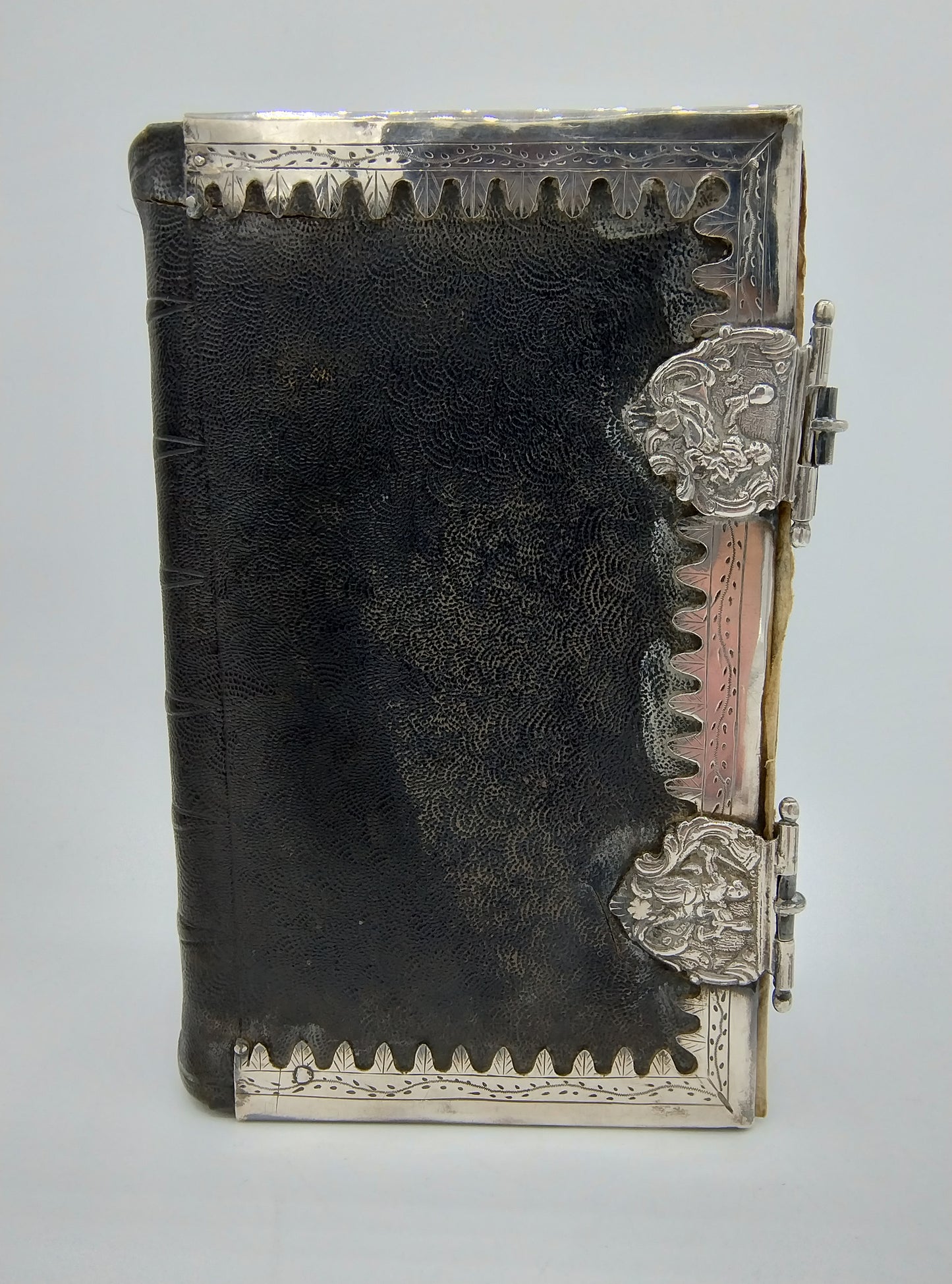 Bible with silver locks and fittings, L. Wijnants / Sappemeer, 18th century