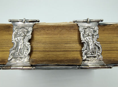 Bible with silver locks and fittings, L. Wijnants / Sappemeer, 18th century