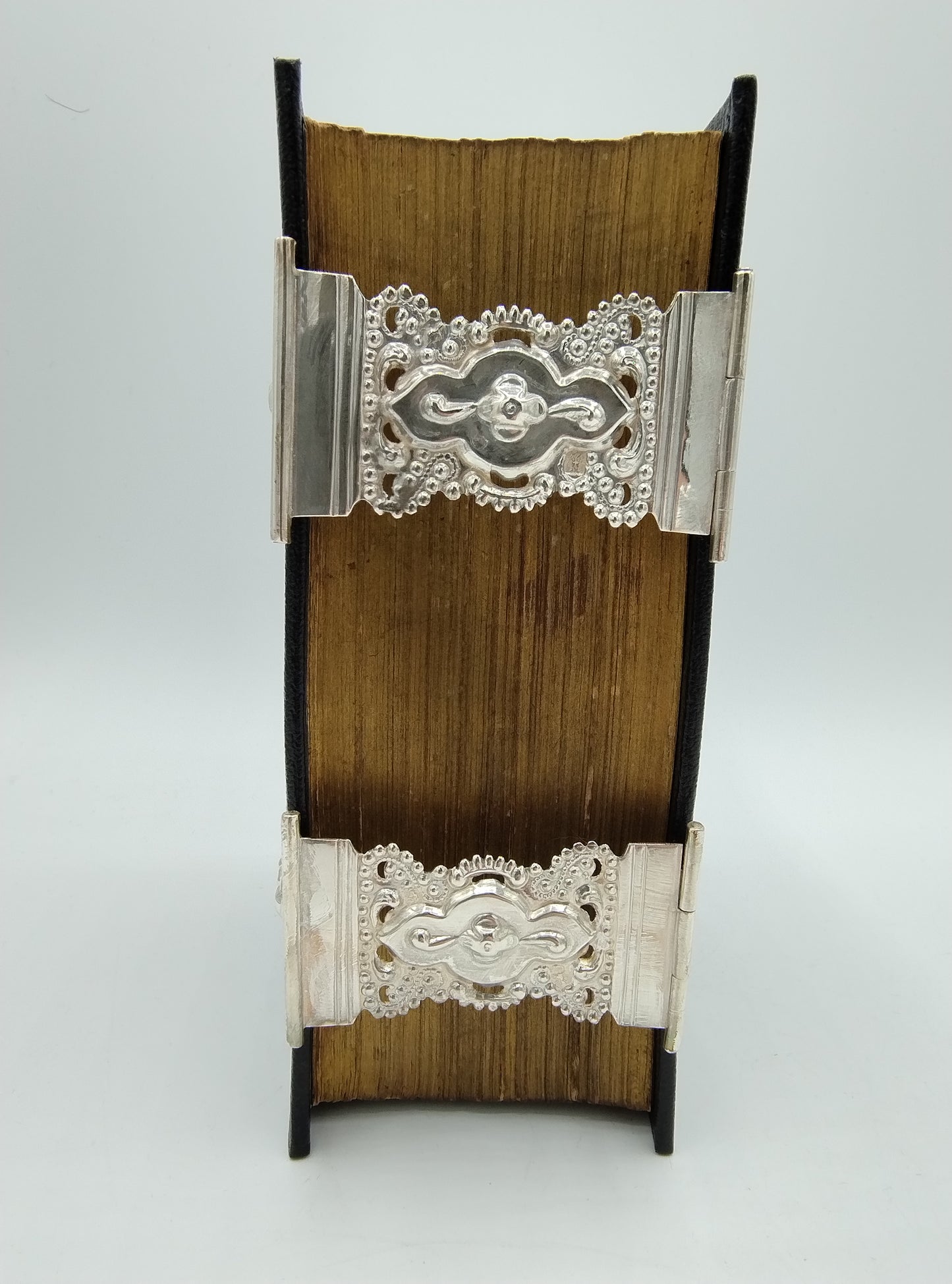 Bible with silver clasps, AJ Nobel / Schoonhoven, 19th century