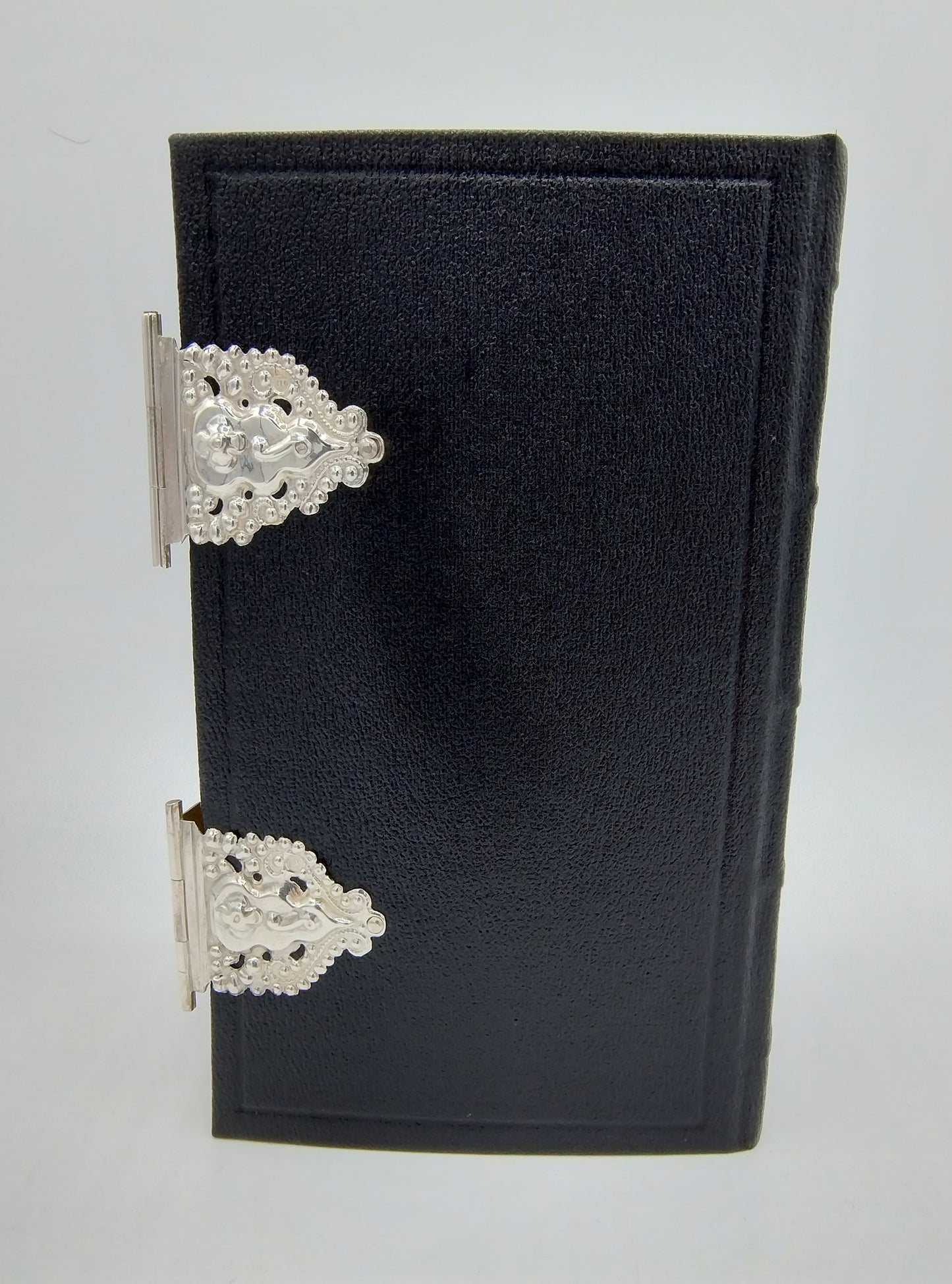 Bible with silver clasps, AJ Nobel / Schoonhoven, 19th century