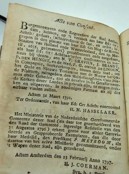 Bijbel met zilveren sloten, 18e eeuws.