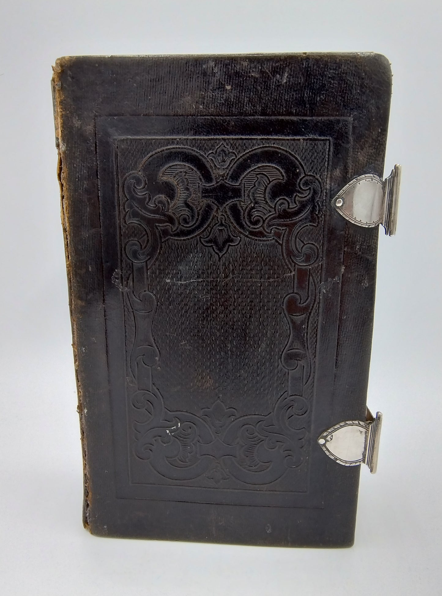 Bible with silver clasps, H. van Kampen / Amsterdam (?), 19th century.