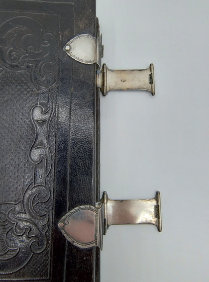 Bible with silver clasps, H. van Kampen / Amsterdam (?), 19th century.