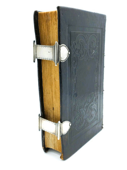 Bible with silver clasps, H. van Kampen / Amsterdam (?), 19th century.