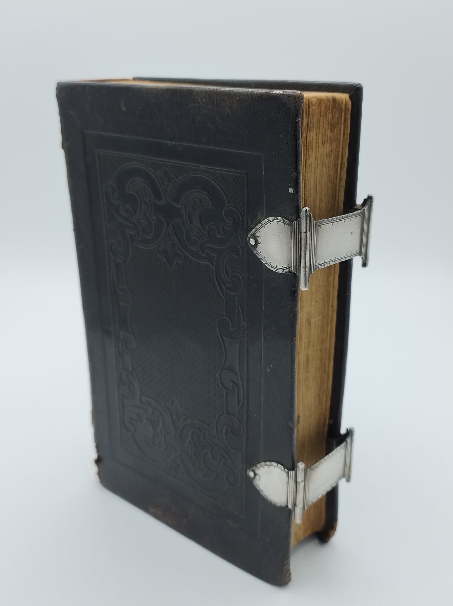 Bible with silver clasps, H. van Kampen / Amsterdam (?), 19th century.