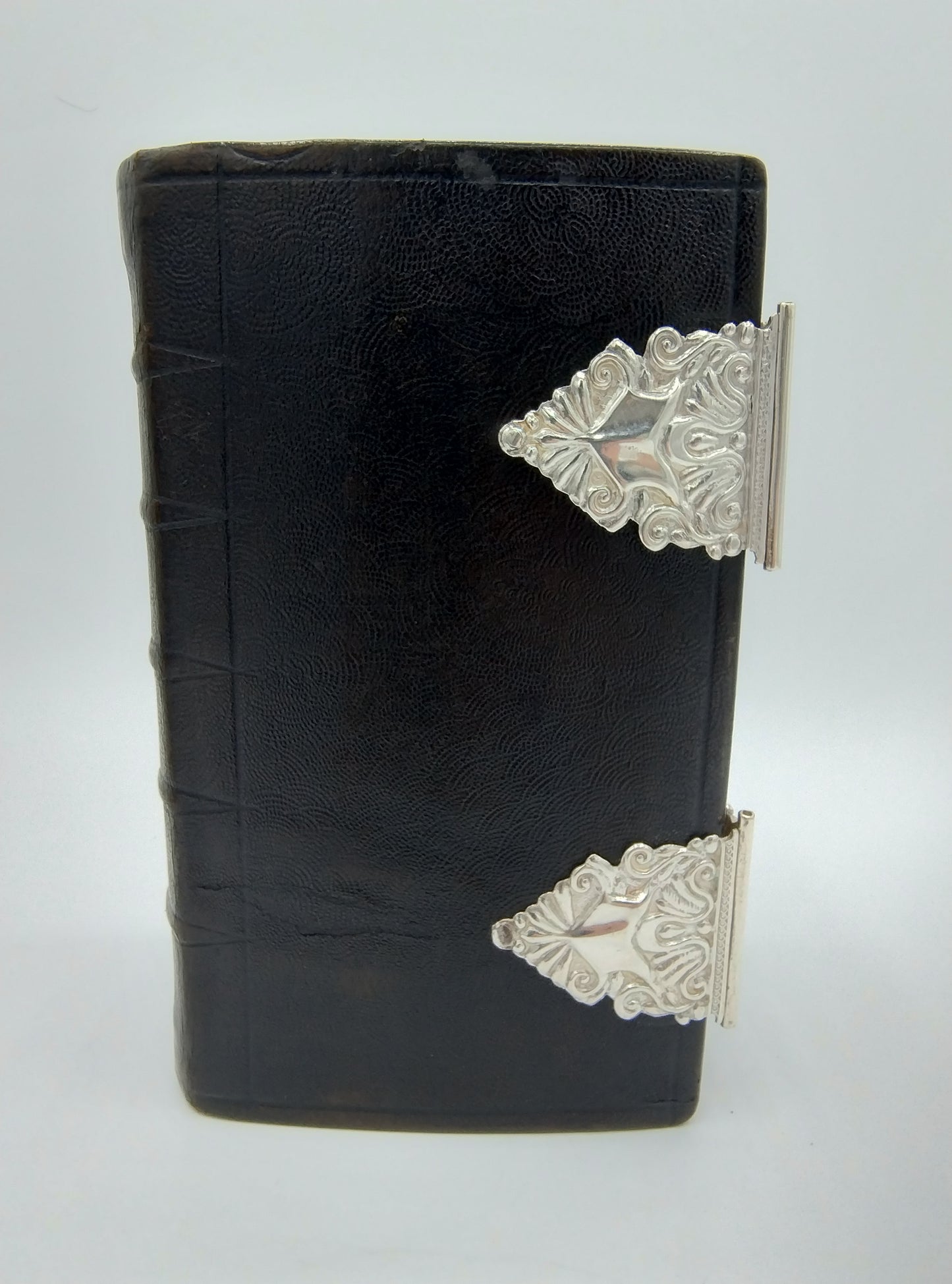 Bible with silver locks, Gebr. J. and D. Veenstra / Leeuwarden, 19th century