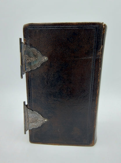 Bible with silver locks, D. de Gilde Koppenol / Schoonhoven, 19th century