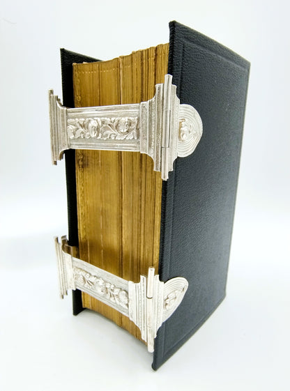 Bible with silver locks, D. van Leersum / Utrecht, 19th century