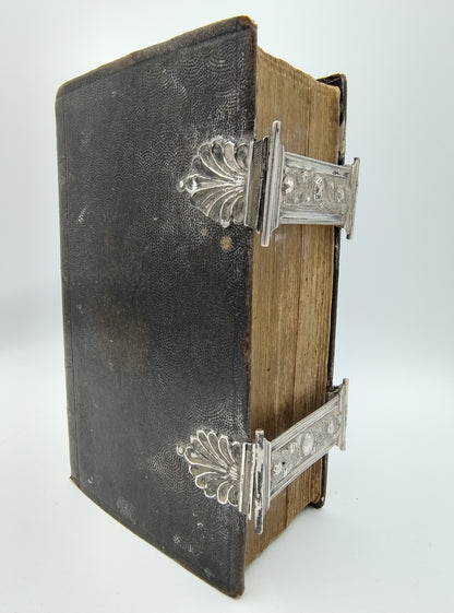 Bible with silver clasps, AH Lazonder / Schoonhoven, 19 century