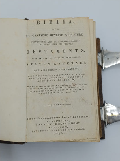 Bibel mit silbernen Schlössern, 19. Jahrhundert