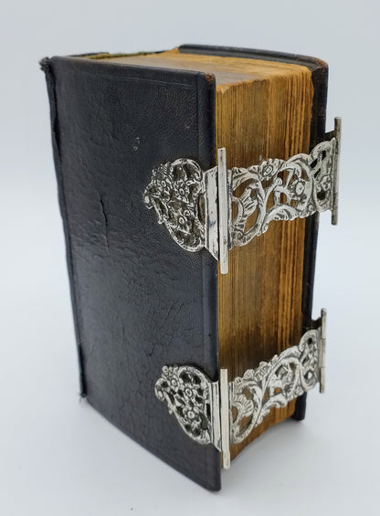 Bible with silver locks, L. van de Berg / Schoonhoven, 19th century