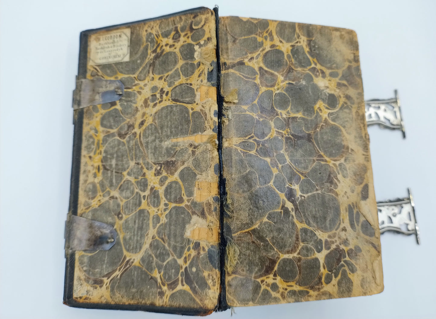 Bible with silver locks, L. van de Berg / Schoonhoven, 19th century