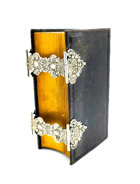 Bible with silver clasps, AO Drost / Staphorst, 20th century