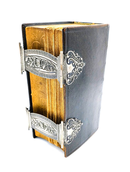 Bible with silver clasps, ST Reitsma / Sneek, 19th century