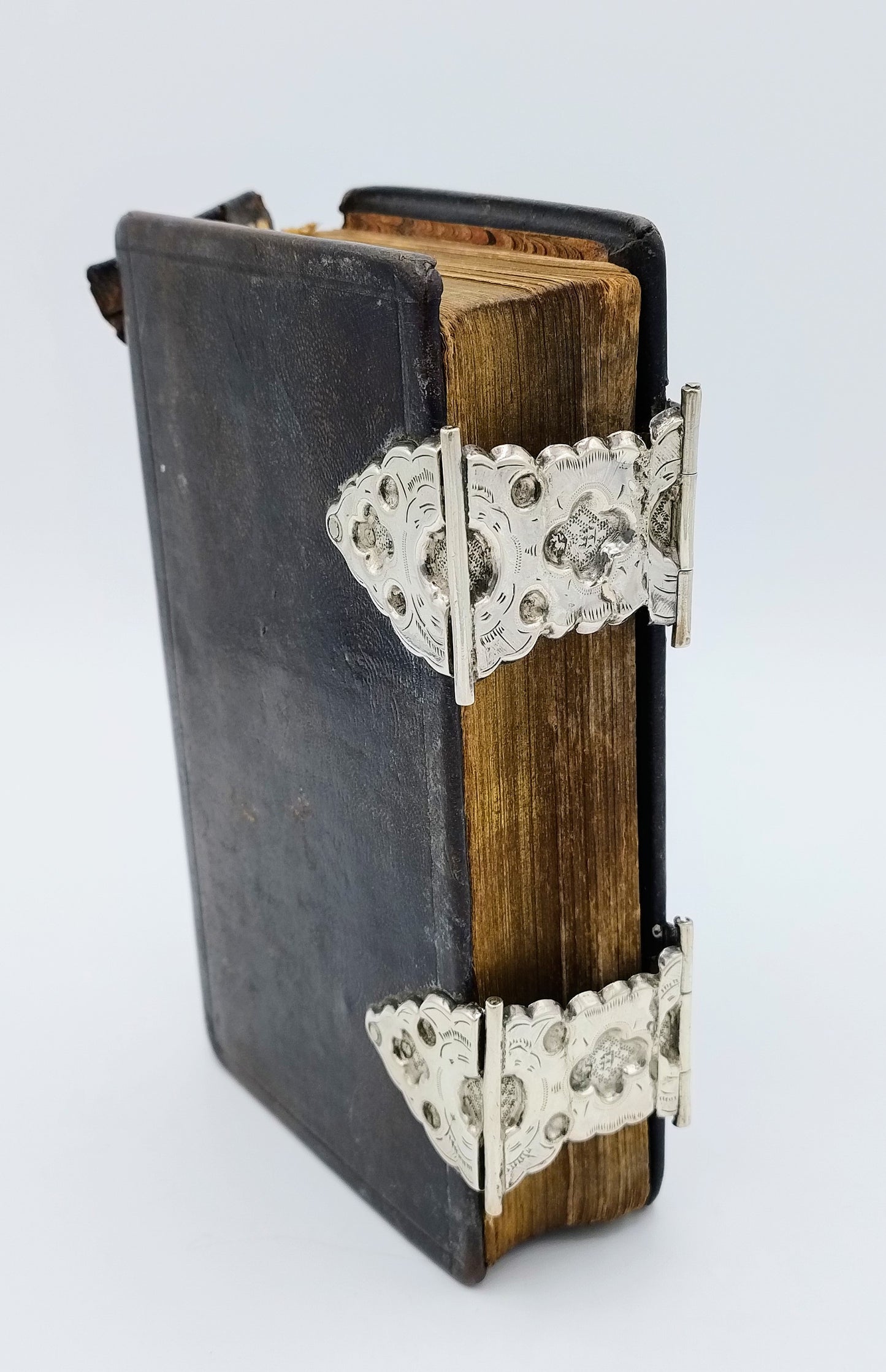 Bible with silver clasps, KJ Kanninga / Drachten, 19th century