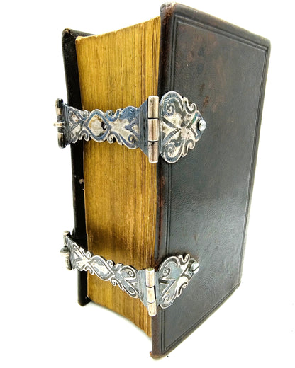 Bible with silver locks, W. Brandenburg / Deventer, 18th century