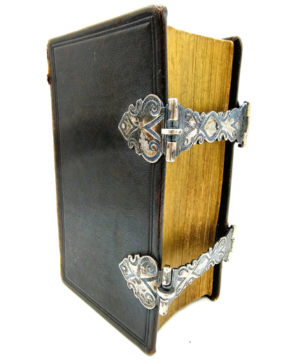 Bible with silver locks, W. Brandenburg / Deventer, 18th century