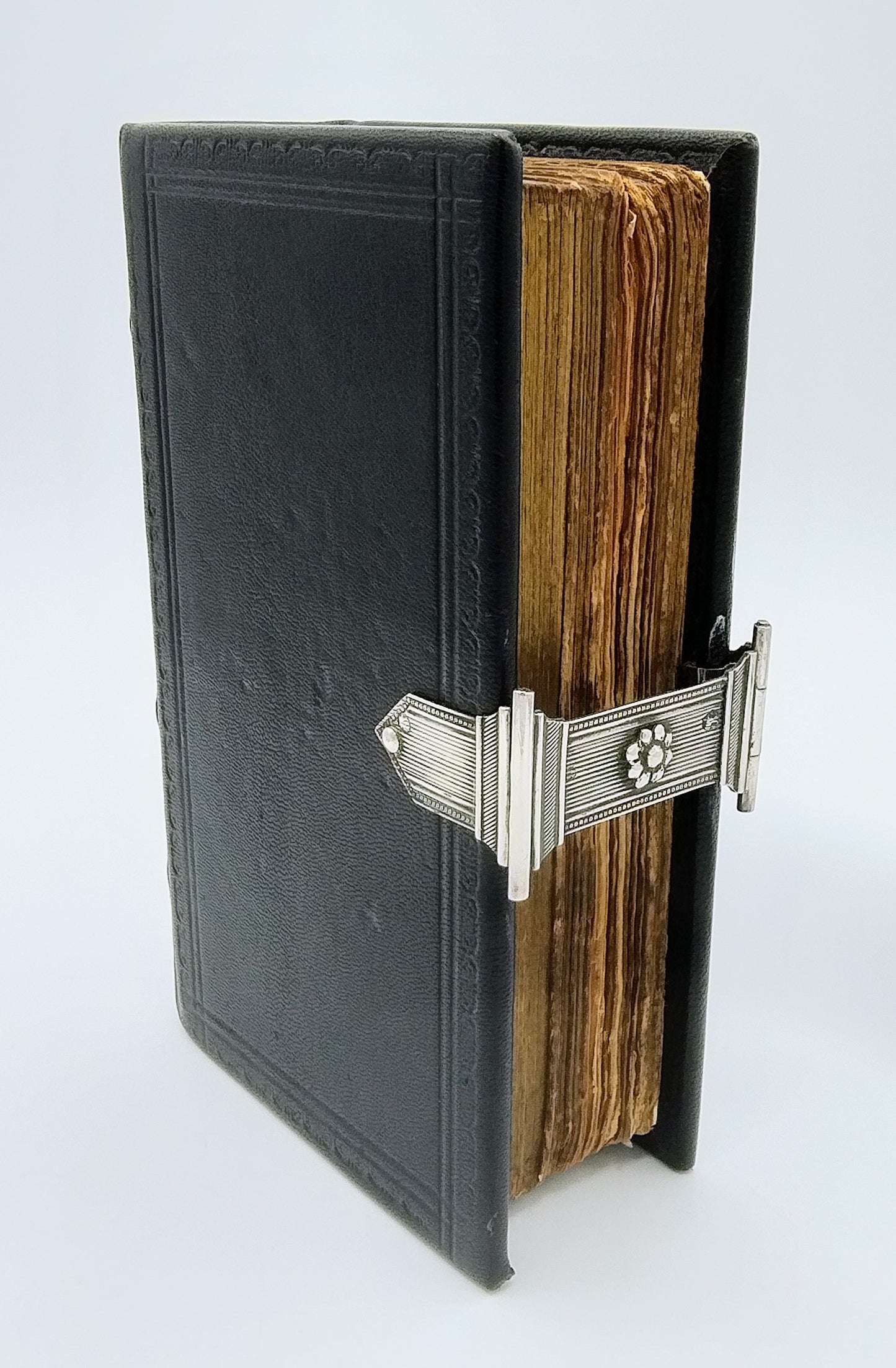 Bible with silver lock, HH van de Dool / Schoonhoven, 19th century