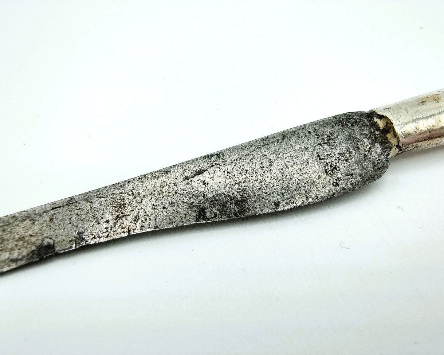 Knife with silver handle in rye leather sheath, Amsterdam (?), 18th century