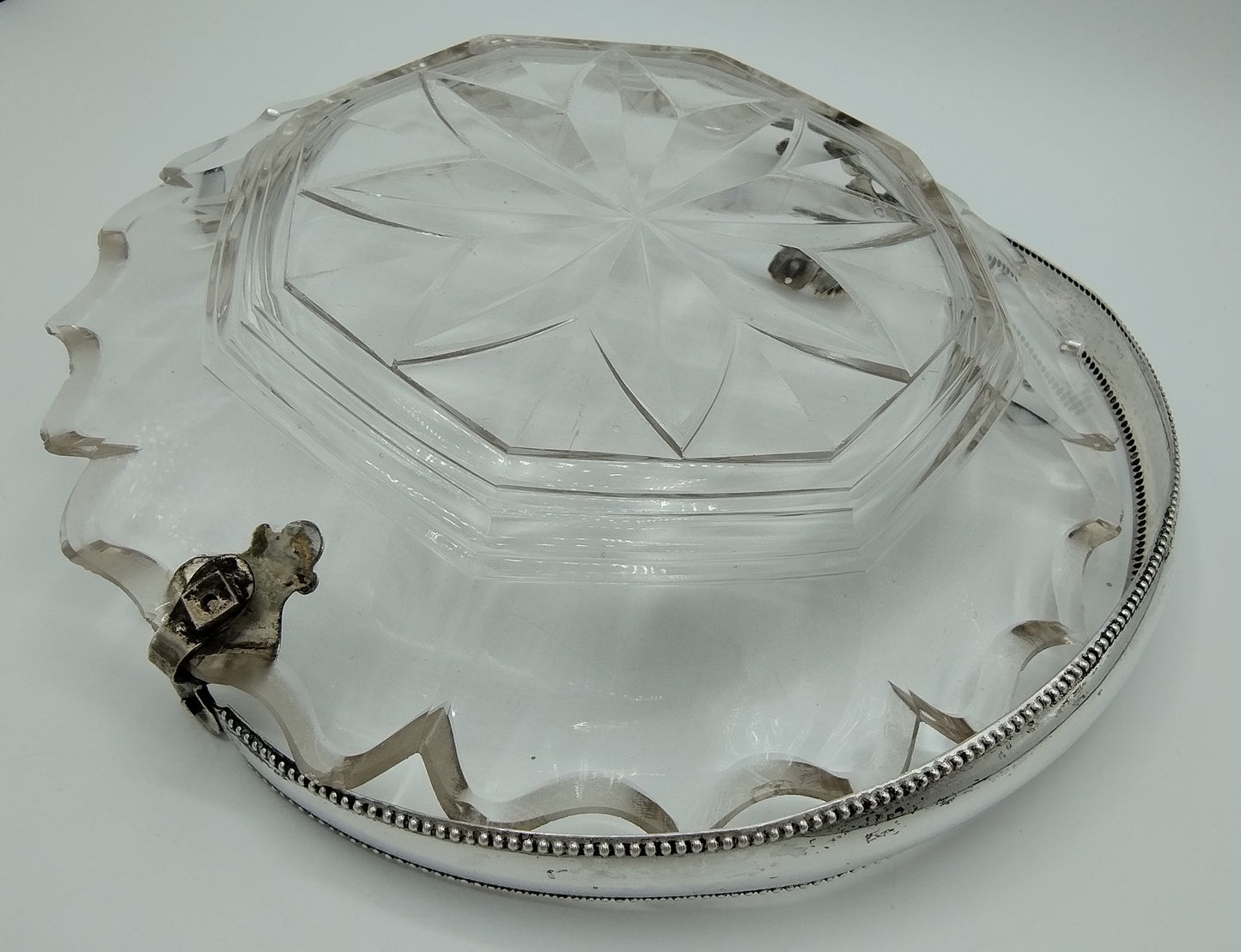 Crystal bowl with silver handle, 19th century.