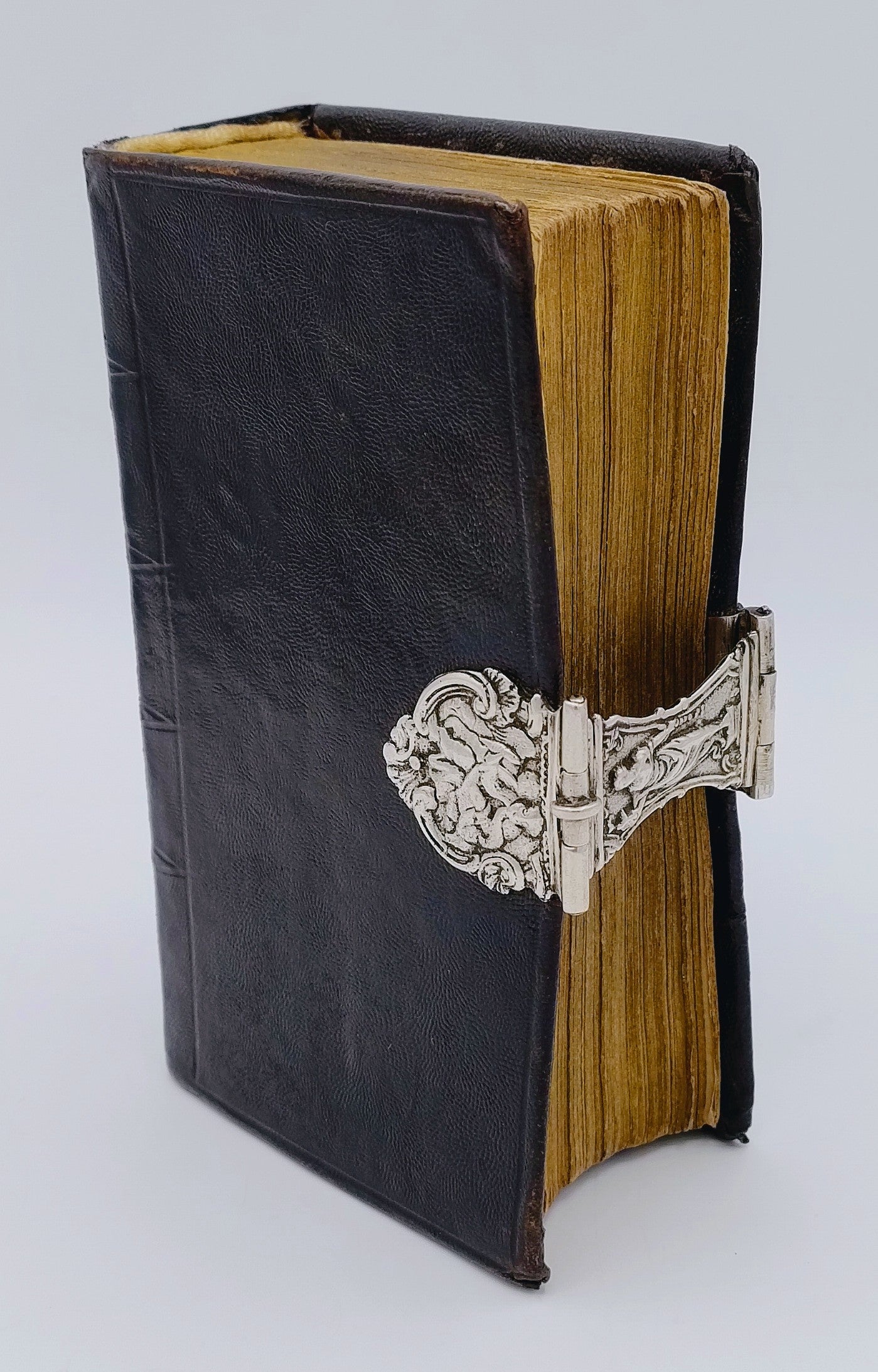 Bible with silver lock, H. Olfers / Groningen, 18th century