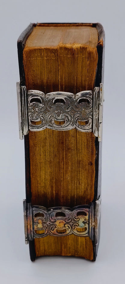 Bible with silver clasps, AJ Nobel / Schoonhoven, 19th century