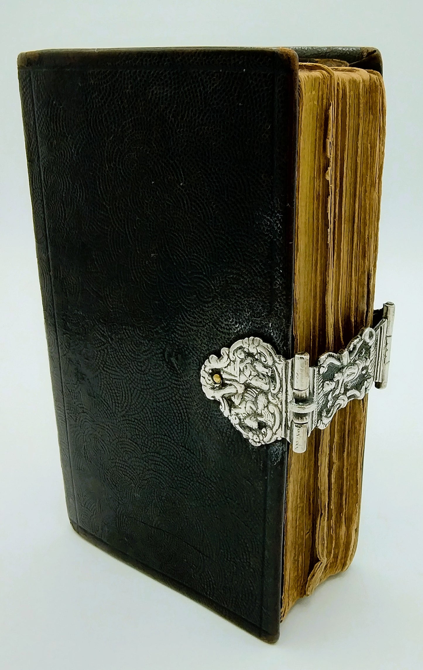 Bible with silver lock, HR Brouwer / Harlingen (?), 18th century