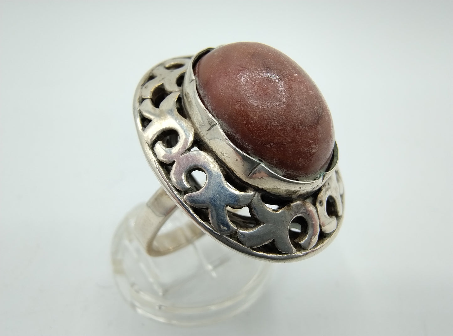 Silver ring with agate or sunstone, 800