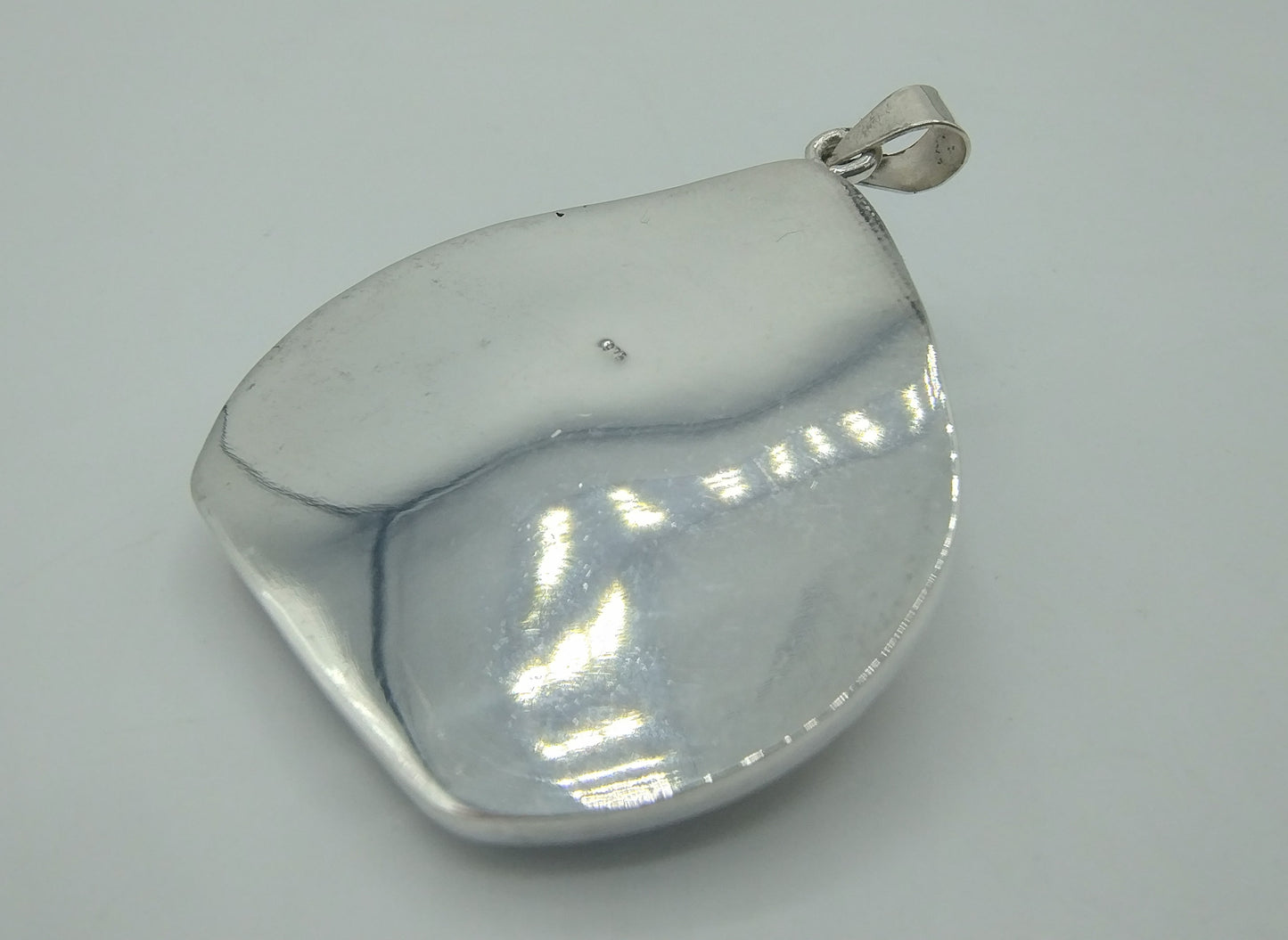 Silver pendant, shell